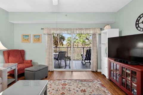Condo in New Smyrna Beach, Florida, 3 bedrooms № 2103719 - photo 18