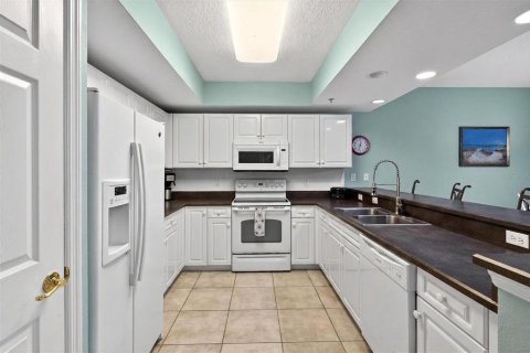 Condo in New Smyrna Beach, Florida, 3 bedrooms № 2103719 - photo 7