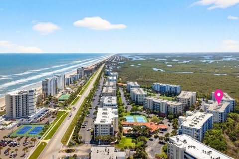 Condo in New Smyrna Beach, Florida, 3 bedrooms № 2103719 - photo 2