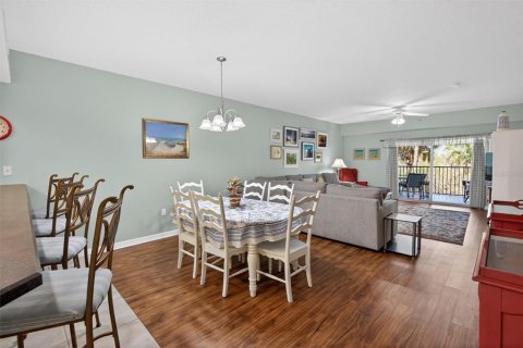 Condo in New Smyrna Beach, Florida, 3 bedrooms № 2103719 - photo 11
