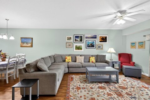 Condo in New Smyrna Beach, Florida, 3 bedrooms № 2103719 - photo 16