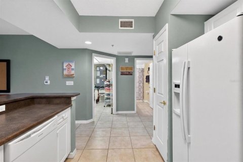 Condo in New Smyrna Beach, Florida, 3 bedrooms № 2103719 - photo 9