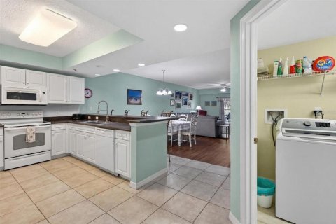 Condo in New Smyrna Beach, Florida, 3 bedrooms № 2103719 - photo 6