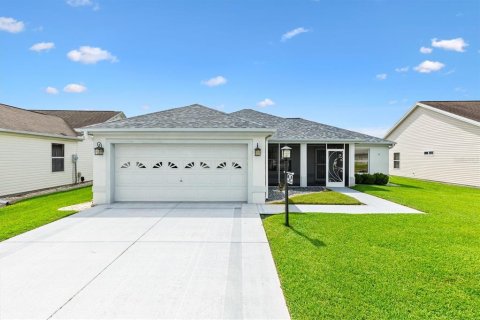 House in The Villages, Florida 2 bedrooms, 127.28 sq.m. № 2289562