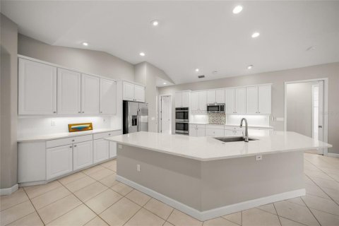House in Sarasota, Florida 4 bedrooms, 319.86 sq.m. № 2393632 - photo 12