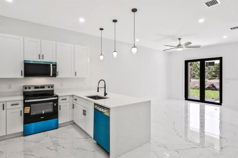 Immobilier commercial à vendre à Lehigh Acres, Floride: 30 chambres, 113.53 m2 № 2093154 - photo 6