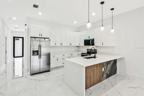Immobilier commercial à vendre à Lehigh Acres, Floride: 30 chambres, 113.53 m2 № 2093154 - photo 8