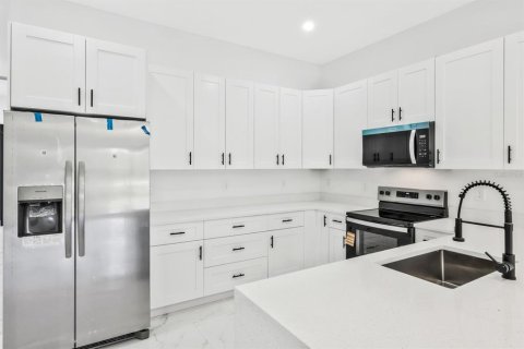 Immobilier commercial à vendre à Lehigh Acres, Floride: 30 chambres, 113.53 m2 № 2093154 - photo 5