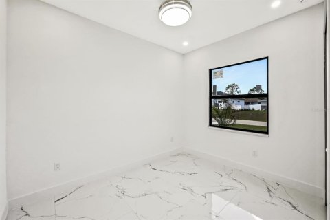 Immobilier commercial à vendre à Lehigh Acres, Floride: 30 chambres, 113.53 m2 № 2093154 - photo 16