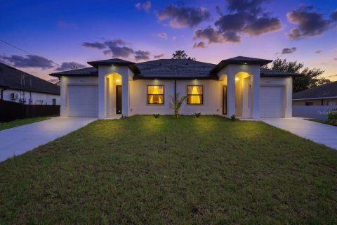 Immobilier commercial à Lehigh Acres, Floride 30 chambres, 113.53 m2 № 2093154