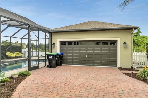 House in Winter Garden, Florida 4 bedrooms, 278.43 sq.m. № 1866489 - photo 10