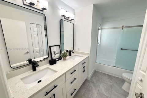 Купить виллу или дом в Мирамар, Флорида 4 спальни, 231.42м2, № 1997281 - фото 20