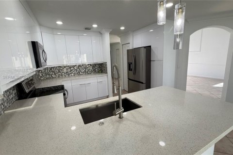 Купить виллу или дом в Мирамар, Флорида 4 спальни, 231.42м2, № 1997281 - фото 9