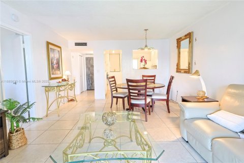 Снять в аренду кондоминиум в Авентура, Флорида 1 спальня, 72.46м2, № 1932578 - фото 17