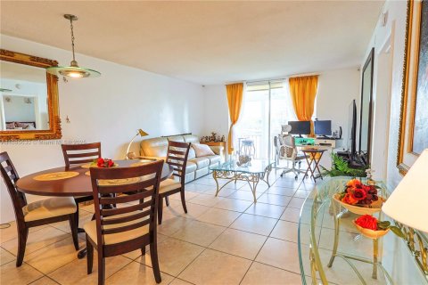 Снять в аренду кондоминиум в Авентура, Флорида 1 спальня, 72.46м2, № 1932578 - фото 2