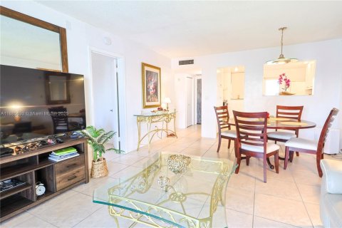 Снять в аренду кондоминиум в Авентура, Флорида 1 спальня, 72.46м2, № 1932578 - фото 6