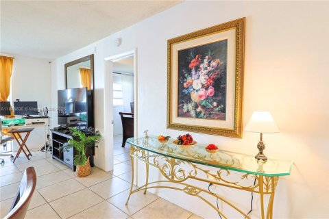 Снять в аренду кондоминиум в Авентура, Флорида 1 спальня, 72.46м2, № 1932578 - фото 3