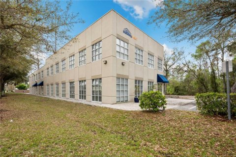 Commercial property in Lutz, Florida 1758.55 sq.m. № 1561008 - photo 2