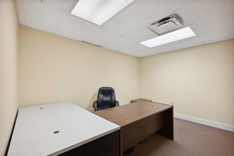 Propiedad comercial en alquiler en Lutz, Florida, 1758.55 m2 № 1561008 - foto 9