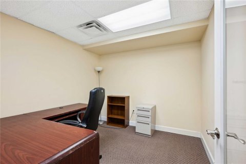 Propiedad comercial en alquiler en Lutz, Florida, 1758.55 m2 № 1561008 - foto 10