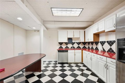 Propiedad comercial en alquiler en Lutz, Florida, 1758.55 m2 № 1561008 - foto 13