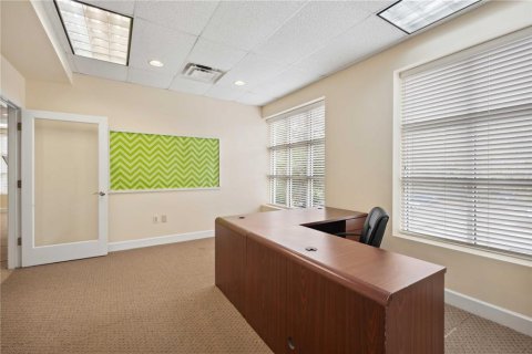 Propiedad comercial en alquiler en Lutz, Florida, 1758.55 m2 № 1561008 - foto 8