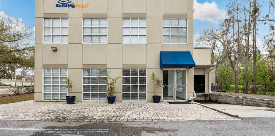 Propiedad comercial en Lutz, Florida 1758.55 m2 № 1561008