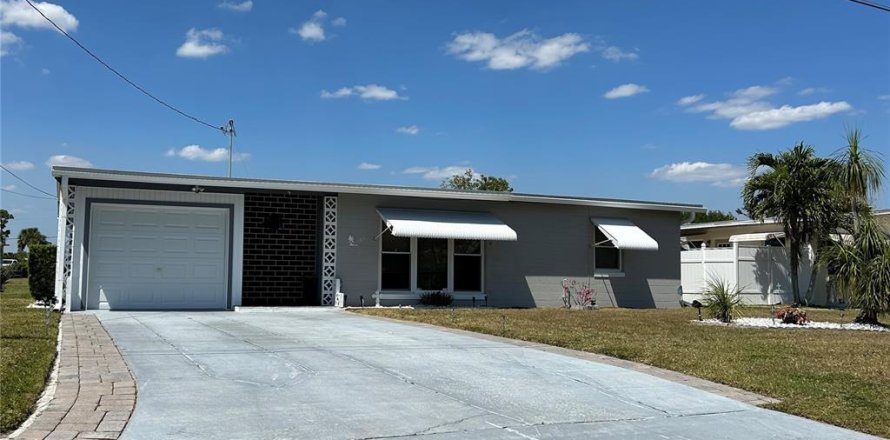 Casa en Port Charlotte, Florida 2 dormitorios, 97.92 m2 № 1612977