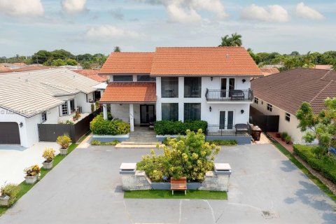 Купить виллу или дом в Хайалиа, Флорида 5 спален, 346.71м2, № 1957633 - фото 1