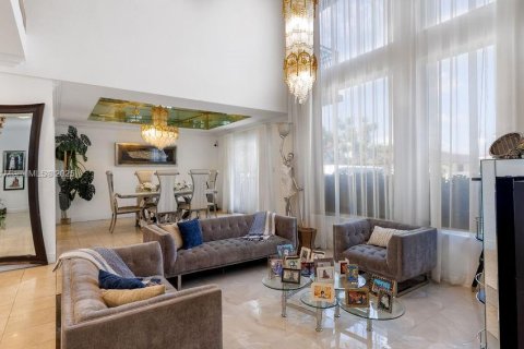 Купить виллу или дом в Хайалиа, Флорида 5 спален, 346.71м2, № 1957633 - фото 8