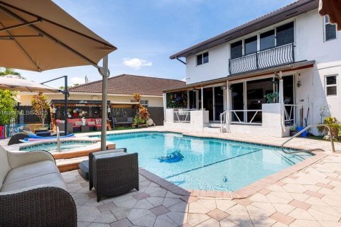 Купить виллу или дом в Хайалиа, Флорида 5 спален, 346.71м2, № 1957633 - фото 2