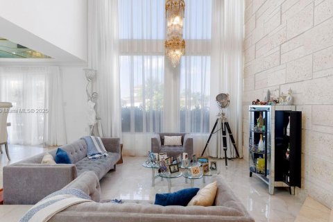 Купить виллу или дом в Хайалиа, Флорида 5 спален, 346.71м2, № 1957633 - фото 9