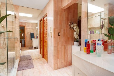 Купить виллу или дом в Хайалиа, Флорида 5 спален, 346.71м2, № 1957633 - фото 23