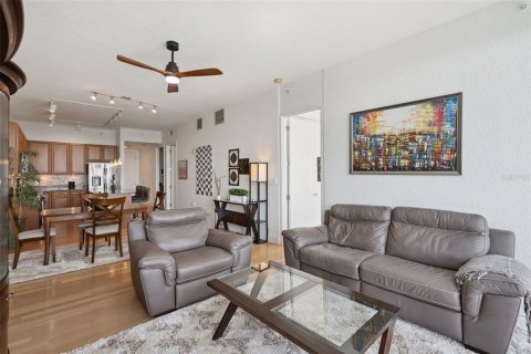 Condo in Orlando, Florida, 2 bedrooms № 2115955 - photo 6