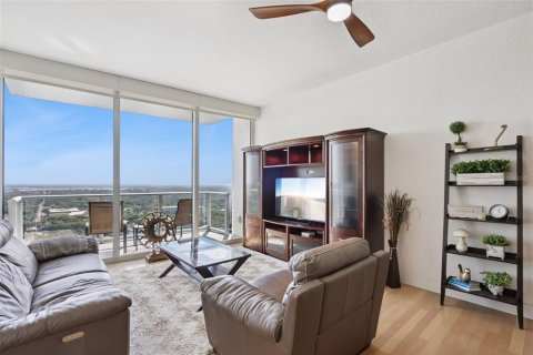 Condo in Orlando, Florida, 2 bedrooms № 2115955 - photo 9