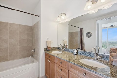 Condo in Orlando, Florida, 2 bedrooms № 2115955 - photo 24