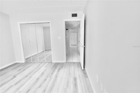Condo in Tampa, Florida, 2 bedrooms № 2200636 - photo 13
