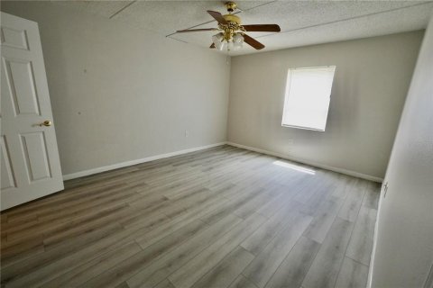 Condo in Tampa, Florida, 2 bedrooms № 2200636 - photo 8