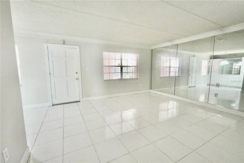 Condo in Tampa, Florida, 2 bedrooms № 2200636 - photo 12