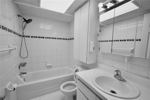 Condo in Tampa, Florida, 2 bedrooms № 2200636 - photo 14