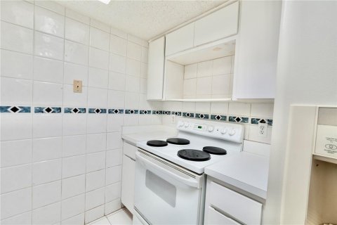 Condo in Tampa, Florida, 2 bedrooms № 2200636 - photo 5