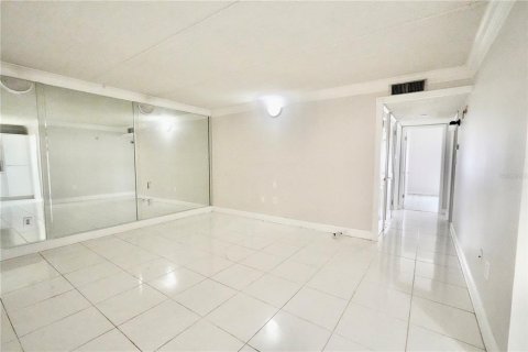 Condo in Tampa, Florida, 2 bedrooms № 2200636 - photo 2
