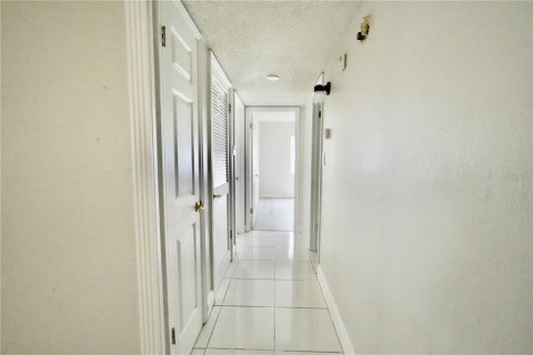 Condo in Tampa, Florida, 2 bedrooms № 2200636 - photo 3