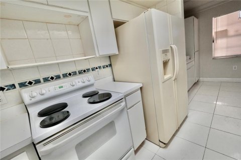 Condo in Tampa, Florida, 2 bedrooms № 2200636 - photo 6