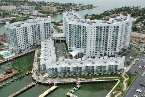 Copropriété à louer à North Bay Village, Floride: 1 chambre, 83.61 m2 № 1946447 - photo 10