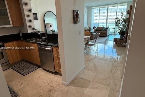 Copropriété à louer à North Bay Village, Floride: 1 chambre, 83.61 m2 № 1946447 - photo 2