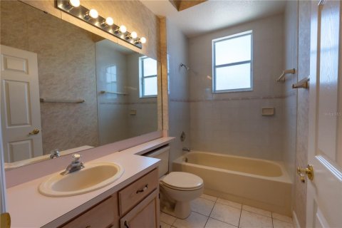 House in Oviedo, Florida 4 bedrooms, 237.83 sq.m. № 1775127 - photo 24
