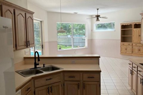 House in Oviedo, Florida 4 bedrooms, 237.83 sq.m. № 1775127 - photo 7