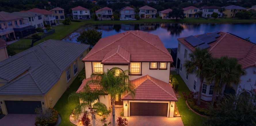 Villa ou maison à Port St. Lucie, Floride 5 chambres, 322.84 m2 № 2394779