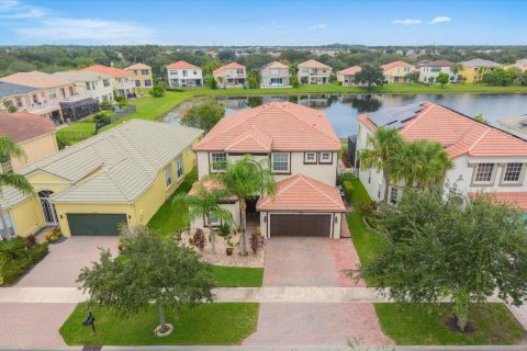 Villa ou maison à vendre à Port St. Lucie, Floride: 5 chambres, 322.84 m2 № 2394779 - photo 2